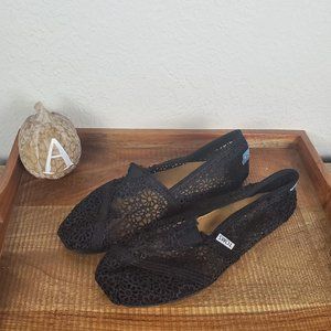 Toms Black Flat Slip-ons Size 38 Size 7.5 Lace Style Pattern